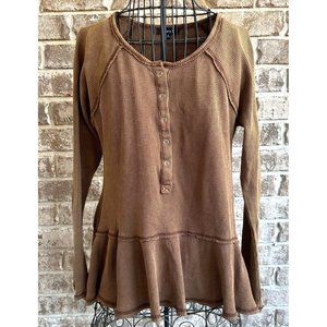 Very J  Henley Waffle Knit Top Medium Brown Raglan Sleeves Snaps Tiered …